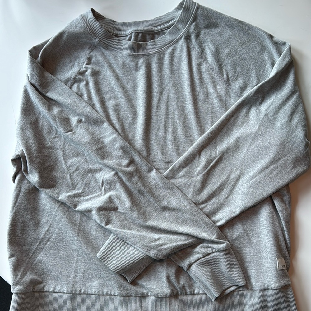 Vuori halo light heather crewneck